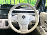 インテリアに合わせたデザインのステアリングは、運転される方のことも考え、運転しやすい形状、大きさです。是非一度、実際に触ってお確かめください。