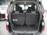 リアラゲッジルームのお写真です。開口部が大きく荷物の出し入れが楽に行えますね♪