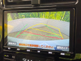 【バックカメラ】駐車時に後方がリアルタイム映像で確認できます。大型商業施設や立体駐車場での駐車時や、夜間のバック時に大活躍!運転スキルに関わらず、今や必須となった装備のひとつです!