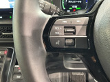 ステアリングにオーディオ操作スイッチが付いています。オーディオ画面に直接タッチしなくても操作が出来ますので、運転に集中できます。