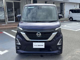 しっかりとしたフロント周りに大きなフロントガラスで見通しも良いですよ!