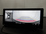 狭い場所での駐車やすれ違いなどでより的確な運転操作に役立つ360&deg;ビューモニターが装備されています。