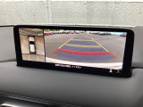 狭い場所での駐車やすれ違いなどでより的確な運転操作に役立つ360&deg;ビューモニターが装備されています。