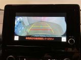 バックギアに入れると、このように後方が映し出されます!駐車の際とても安心!便利!最終確認はご自身の目と耳で必ず行ってください!