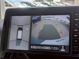 空から見下ろした映像で安心できるアラウンドビューモニター付きで縦列駐車もラクラク♪