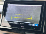 リアカメラは切り替えが可能。状況に合わせて視点変更が可能です。後退時の安心感を高めます。