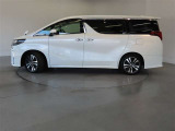 両側パワースライドドア付きだから、狭い駐車スペースなどでの 乗り降りラクラク!小さなお子さまのいるご家庭には嬉しい装備。