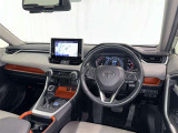 運転席まわりです。 各操作スイッチは使いやすい位置に配置されてます。