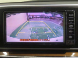 車両後方の映像を映すバックモニター。進路を確認しながら安全に車庫入れできます。