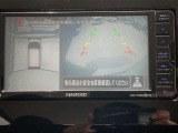 インテリジェント アラウンドビューモニター。上空から見下ろしている様な映像をモニターへ映し出し、スムーズな駐車をサポートします。さらに障害物検知センサー反応すると、警告表示、警告音により注意を促します