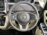 インテリアに合わせたデザインのステアリングは、運転される方のことも考え、運転しやすい形状、大きさです。是非一度、実際に触ってお確かめください。