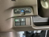 ビルトインタイプの【ETC】で見た目もスッキリ。高速道路の利用にとても便利です。【パーキングセンサー】駐車や出庫時にクルマの前後の障害を検知し、音とディスプレイでお知らせします。