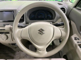 インテリアに合わせたデザインのステアリングは、運転される方のことも考え、運転しやすい形状、大きさです。是非一度、実際に触ってお確かめください。