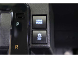 燃費優先のECO、走りと燃費のバランスに優れたNORMAL、俊敏でパワフルなPOWER。気分や走行状況に合わせて走りを選べるドライブモードセレクトを装備しています。