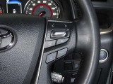 【ステアリングスイッチ】運転中に視線を前に向けたまま画面の操作できます。