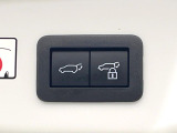 【パワーバックドア】スマートキーや運転席のボタンを押すだけでリアゲートが自動で開閉します!荷物を持っている時や、高い位置にあるバックドアを閉める際に便利な機能です♪