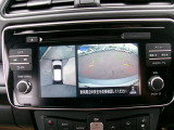 アラウンドビューモニター!空から見下ろしているかのような映像を映し出します。駐車時には安心ですよね♪