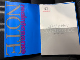 車両とナビゲーションの取扱説明書、整備記録簿です。