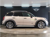 ☆MINIの車の始まりは大人四人がギリギリ乗れるコンパクトな車です!!今となっては3ナンバーですが、もともとは5ナンバーの車でした!!
