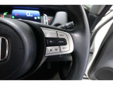 Hondaセンシングの機能のひとつ、アダプティブクルーズコントロール付!アクセルから足を離しても設定したスピードと前車との車間を保ち走行してくれます!車線維持もアシスト☆高速道路で疲労軽減ですね☆