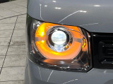 【LEDヘッドライト】悪天候や夜間走行時も良好な視界を確保し安心して運転できる高輝度LEDヘッドライトを装備!点灯速度が早く、消費電力も抑えられています。