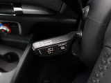 アダプティブクルーズコントロール機能搭載。前方の車両の速度に合わせて車間距離を一定に保ち、自動的にアクセル・ブレーキを調整します。