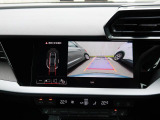 バックカメラ駐車時、後退時に後方を確認する事ができる安全快適装備になります映像だけでなくセンサーにより障害物の距離もドライバーに直感的に伝えてくれる機能になります。