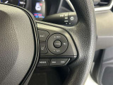 前方の車との車間を設定し、スピードを上げたり緩めたりを自動で行ってくれる追尾式の「レーダークルーズ」。上級装備の一つです!高級車にしかつかない嬉しい機能です。