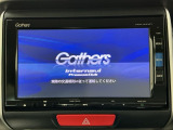 ホンダ純正ギャザズメモリーインターナビ付きです!CD・DVD再生、ミュージックサーバー、フルセグTV視聴、Bluetooth接続可能です!