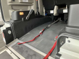 荷台下部にはランプがあり、夜間車いすを乗せた際も足元を確認出来ます。