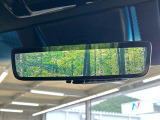 【デジタルインナーミラー】後席の大きな荷物や同乗者で後方が確認しづらい時でも安心!カメラが撮影した車両後方の映像をルームミラー内に表示。クリアな視界で状況の確認が可能です!