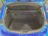 リアシートを使用していても、しっかり積めるワイドなトランクスペース!