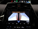 パノラミックビューモニター付きです。車両を上から見たような映像をディスプレイオーディオ画面に表示。運転席からの目視だけでは見にくい、車両周辺の状況をリアルタイムでしっかり確認できます。
