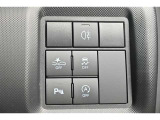 コーナーセンサーを車の前後に装備。障害物までの距離に応じて警告音を変えてお知らせ。縦列駐車時や駐車場・車庫などでの取り回しをサポートします。詳細は販売店スタッフまでおたずねください。