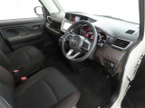 シンプルで使いやすいデザインの運転席です。