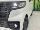 【LEDヘッドライト】悪天候や夜間走行時も良好な視界を確保し安心して運転できる高輝度LEDヘッドライトを装備!点灯速度が早く、消費電力も抑えられています。
