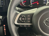 運転中、オーディオの操作をしてて、ハッとしたことはありませんか?ステアリングスイッチは、運転中でもハンドルでオーディオの操作が可能です。安全なドライブをサポートします。