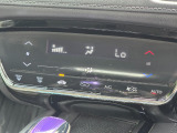 車内環境を自動でコントロールするフルオートエアコン。長距離ドライブも快適です。