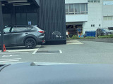フロントガラスに映るアクティブドライビングディスプレイ 車速やナビのルート誘導など走行時に必要な情報を表示 視線の移動が少なくて確認出来る構造になっています。