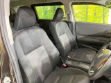 運転席まわりには十分なスペースがあり、大柄な方でもゆったり運転していただける環境です。