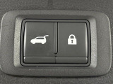 【パワーバックドア】スマートキーや運転席のボタンを押すだけでリアゲートが自動で開閉します!荷物を持っている時や、高い位置にあるバックドアを閉める際に便利な機能です♪