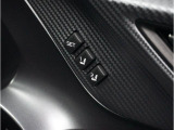 運転席のシートポジションメモリー機能は、登録済みの運転者と交代しても、シートポジションの変更の手間がかかりません。