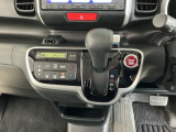 オートマチックシフトレバーは、手になじみ操作しやすい形状で安全運転にもつながります♪