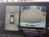 アラウンドビューモニター。上空から見下ろしているかのような映像を映し出して周囲を確認し、スムースな駐車をアシストします。