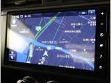 純正ナビを装備。タッチパネル式で使いやすく、お出かけもラクラクです。