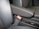 運転席にはアームレストがあります!