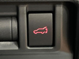 【パワーバックドア】スマートキーや運転席のボタンを押すだけでリアゲートが自動で開閉します!荷物を持っている時や、高い位置にあるバックドアを閉める際に便利な機能です♪