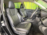 運転席まわりには十分なスペースがあり、大柄な方でもゆったり運転していただける環境です。