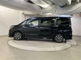 両側パワースライドドア付きだから、狭い駐車スペースなどでの 乗り降りラクラク!小さなお子さまのいるご家庭には嬉しい装備。