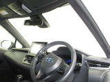 見通しのよいすっきりとした視界で、誰でも運転しやすいです。運転のしやすさは疲れにくさにも繋がりますよ♪